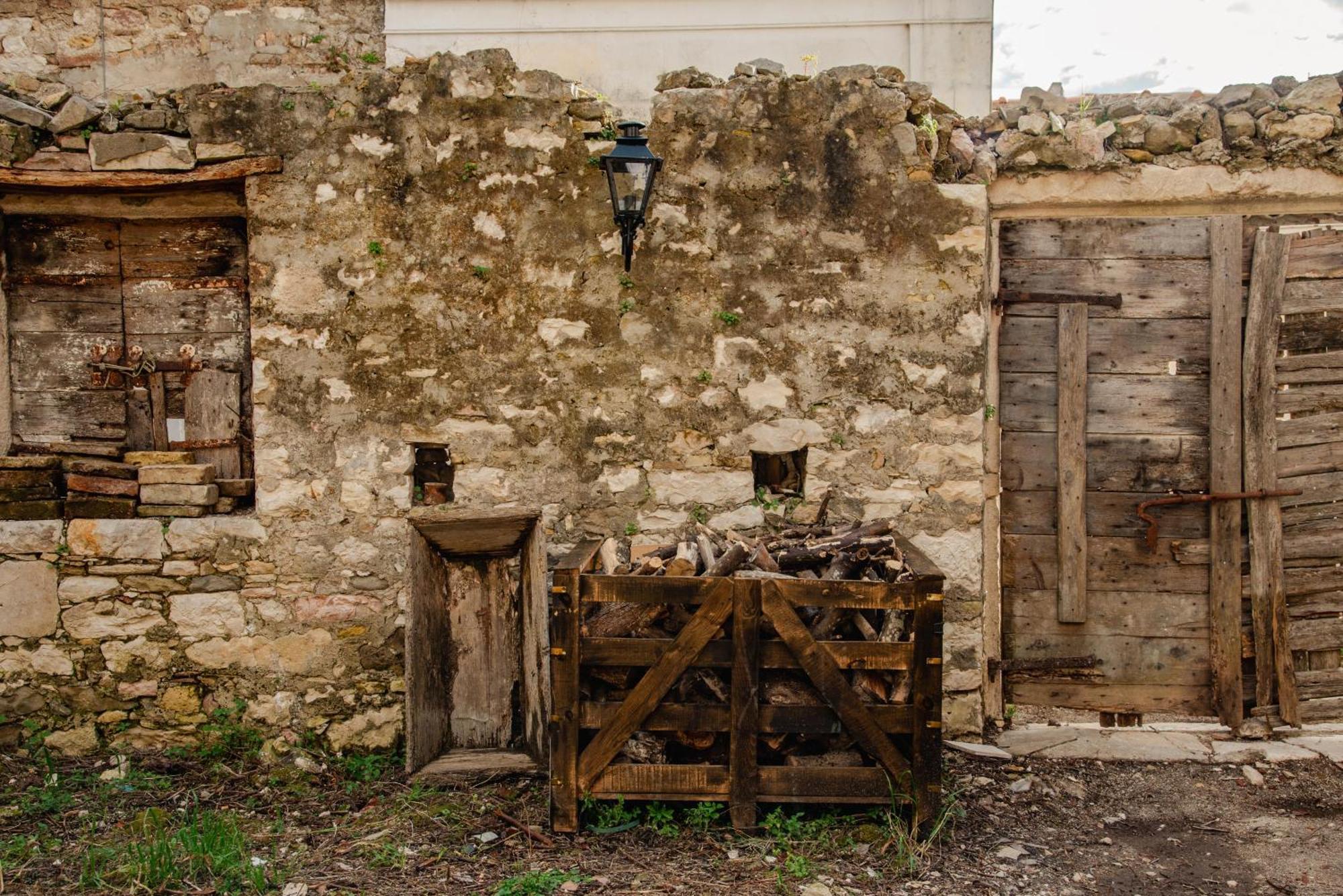 Krasospito - The History Of The Ruins Prázdninový dům *